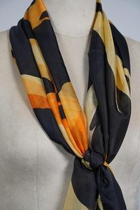 Bufanda con estampado abstracto llamativo para mujer, tela suave, chal largo, estola moderna, accesorio suave para el cuello para uso diario. - Product Image 5