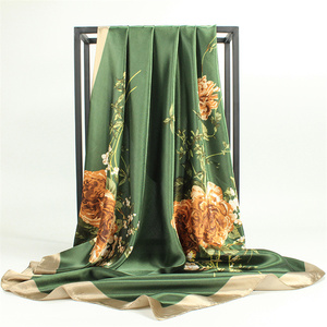 Custom Print 90Cm Vierkante Satijnen Zijden Sjaal Met Paard Ketting Kroon Patroon, Luxe Dames Hoofddoek Sjaal - Product Image 3