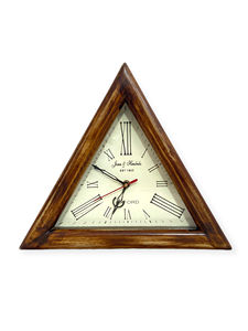 Horloge murale en bois de style Art déco à design triangulaire avec mouvement analogique à quartz de style antique pour la décoration moderne de la maison et du bureau - Product Image 4