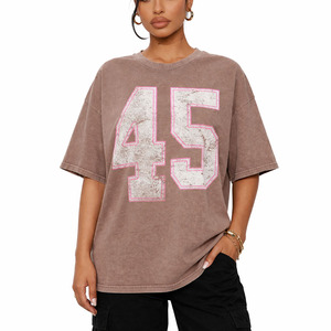 เสื้อยืดโอเวอร์ไซส์สไตล์วินเทจสำหรับผู้หญิง ลายกราฟิกตัวเลขแบบดิสเทรส สตรีทแวร์ ผ้าฝ้าย ทรงหลวม สไตล์เสื้อเจอร์ซีย์อเมริกันฟุตบอลแบบสั่งทำ - Product Image 1