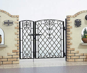 Portail à double battant en fer forgé traditionnel KHP, installation facile, commande manuelle, finition thermolaquée, durable pour usage extérieur - Product Image 4