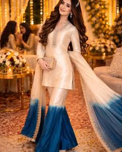 Ensemble Salwar Kameez en Soie Tie-Dye Beige et Bleu pour Femme, Tenue Traditionnelle Indienne et Pakistanaise, Idéal pour Mariages et Fêtes, Coupe Ample, Longueur Ras du Sol - Product Image 3