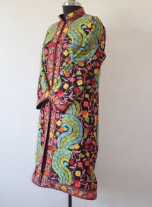 Nouvelle collection de veste brodée fluorescente Suzani, robe kimono oversize d'hiver, long manteau indien en velours multicolores - Product Image 6