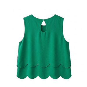 Débardeur court sans manches personnalisé à ourlet festonné superposé pour femme, 100 % polyester, séchage rapide, respirant, chic et décontracté, service OEM - Product Image 2