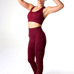 Conjunto Deportivo de Yoga de 3 Piezas para Mujer, Color Sólido, Elástico, Ropa Deportiva Activa, Procedente de Pakistán, Venta al Por Mayor - Product Image 1