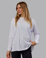 Kaos Wanita Oversize Drop Shoulder Lengan Pendek Trendi Kasual Slim Fit Bahan Lembut Nyaman Santai Gaya Sempurna