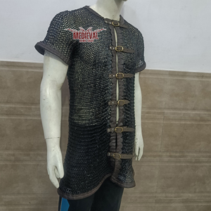 Camisa de armadura de malla de acero dulce negra medieval hecha a mano, de media manga, con remaches planos y ribete de cuero para recreación histórica - Product Image 6