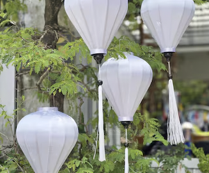 Farol de Seda Vietnamita Blanco, Lámpara de Tela Hecha a Mano, Decoración para Bodas y Eventos, Iluminación Colgante - Product Image 5