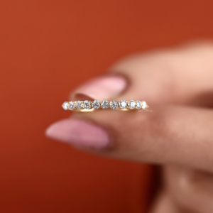 แหวนแต่งงานเพชรแล็บโกรว์แบบครึ่งวงรอบ 14K 18K ทองคำแท้ ประดับเพชรทรงกลม สามารถสวมซ้อนกันได้ เหมาะสำหรับวันครบรอบ - Product Image 1