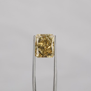 Diamante Cultivado en Laboratorio con Certificación IGI, 1.5CT, Corte Radiante, Color Amarillo Fantasía, VS1, 3EX, Proveedor Mayorista de Diamantes para Compradores Globales B2B - Product Image 1