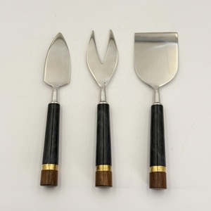 Juego de Cuchillos para Queso de Lujo Hechos a Mano, de Acero Inoxidable con Mango de Resina, Utensilios de Mesa Elegantes para Bodas y Ocasiones Especiales - Product Image 1