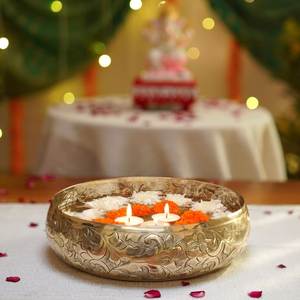 Cuenco Urli de Metal Hecho a Mano para Salas de Pooja y Decoración de Templos con Arreglos Florales - Product Image 4