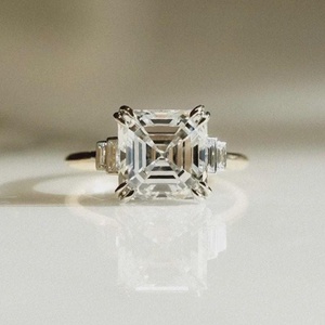 Anillo de 5 Piedras con Diamante de Corte Asscher de 2.02CT Cultivado en Laboratorio, con Oro Sólido de 14K, Regalo Romántico Sorpresa para Parejas - Product Image 1