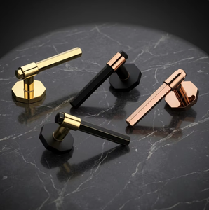 Manija de puerta de embutir de latón moderna de lujo, resistente, de acero inoxidable, en negro grafito, CP, negro, PVD dorado, PVD oro rosa, y acabado negro. - Product Image 1