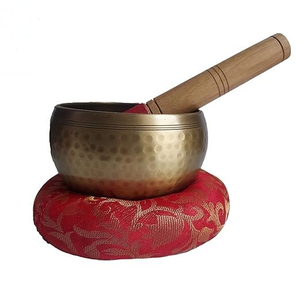 Cuenco tibetano artesanal para meditación con mazo de madera, cuenco de sonido metálico tradicional para meditación, yoga y relajación. - Product Image 1