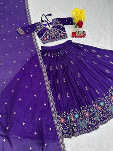 LAHENGA CHOLI DUPATTA, Hilo de Seda Vichitra Puro con Bordado de Hilo y Tela, Estilo Val - Product Image 5