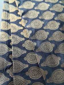 ผ้าลายปักสีดำและสีทองเมทัลลิกแบบดั้งเดิมของชนเผ่า - Product Image 2
