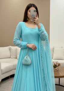 ชุดเดรสงานแต่งงานแบบอินเดียพร้อมผ้าคลุมไหล่ ชุดสัลวาร์สำหรับงานปาร์ตี้ ผ้าชีฟอง แต่งงานด้วยงานปักลายแฟนซีจากดีไซเนอร์ - Product Image 4