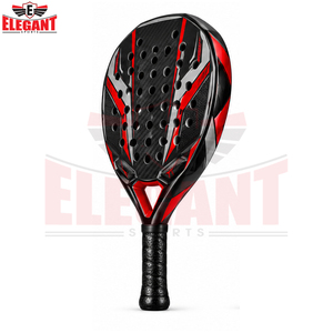 Palas de pádel negras y rojas para venta al por mayor, recién llegadas, con gráficos angulares de estilo carbono, superficie perforada y mango ergonómico. - Product Image 3