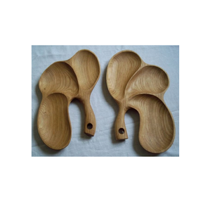 Bandeja de Servir de Madera con Diseño de Serpiente Abstracta Pulida a Mano, Acento Floral, Esfera Dorada, Ecológica, Moderna y Artística - Product Image 3