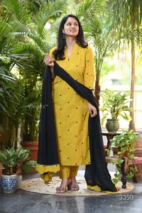 Ensemble Kurti, pantalon et dupatta longs en coton brodé sans plis pour femme NOIIR PIGEON |   Ensemble ethnique 3 pièces entièrement cousu - Product Image 2