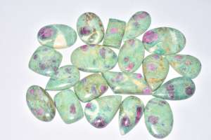 พลอยรูบี้ฟุชไซต์เกรดพรีเมียมทรงมาร์คีส์ สร้างในห้องปฏิบัติการ พร้อมสีสันเปลี่ยนแปลง เหมาะสำหรับทำเครื่องประดับ - Product Image 2