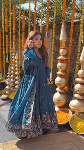 Conjunto ANARKALI PLAZZO con Dupatta, Bordado con Hilos de Seda y Trabajo en Crepé Natural - Product Image 3