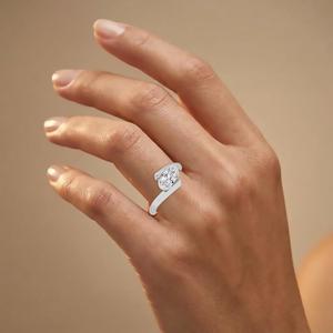 Anillo de compromiso de diamante cultivado en laboratorio, diamante moval solitario, joyería de alta gama, diseño súper elegante, disponible en oro rosa y blanco. - Product Image 1
