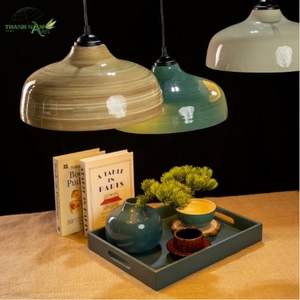 Lampe suspendue en bambou artisanale, style moderne minimaliste, aux courbes naturelles, pour usage intérieur et avec abat-jour. - Product Image 4