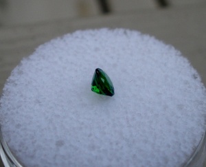 Diopside vert chromé rond de 4 mm - Product Image 1
