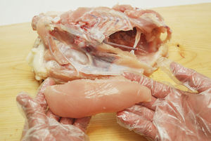 Pollo Entero Congelado Premium con Certificación Halal, Procesado Bajo las Normas de la Sharia, con Larga Duración de Vida Útil y Tecnología Avanzada - Product Image 3