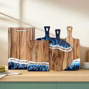 Planche de service ronde artisanale en résine et bois d'acacia, motif vague marine bleue, plateau à charcuterie circulaire en époxy, cadeau - Product Image 1
