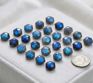 Pierre précieuse naturelle de labradorite de qualité supérieure, éclat bleu, forme hexagonale, taille facettée des deux côtés, pierre lâche pour bagues et pendentifs, vente en gros - Product Image 2