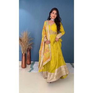 VESTIDO DE TRABAJO BORDADO DE SECUENCIA CHINON FANCY CON MOSTAZA DUPATTA - Product Image 4