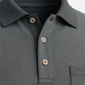 Polo à manches courtes gris foncé pour homme avec poche poitrine, design uni tricoté décontracté, coupe classique - Product Image 4