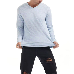 Camisetas de algodón transpirable, duraderas, ligeras y de manga corta para hombre, con cuello en V, para un uso diario informal. Camisetas de cuello en V para hombre. - Product Image 4