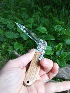 Cuchillo Plegable de Acero de Damasco SHARP POINT TRADES con Hoja Recta de 0.5mm, Apertura con Perilla, Mango de Madera y Diseño Artístico - Product Image 6