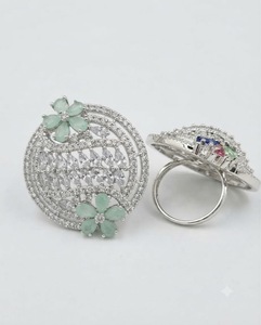 Bague élégante et raffinée en forme de fleur ronde, avec grappe de marquises de luxe, ajustable, pour femme, bijoux de mariage en gros - Product Image 1
