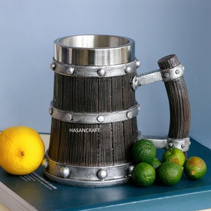 แก้วเบียร์ทรงคลาสสิก หรูหรา ผลิตจากไม้และเหล็ก พร้อมหูจับทองเหลือง แก้วเบียร์ไม้ สำหรับใช้ในบ้าน โรงแรม ร้านอาหาร - Product Image 6