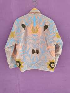 Veste en velours brodé Suzani pour femme, sensation luxueuse, style bohème classique, motif floral, manteau unique et audacieux - Product Image 3