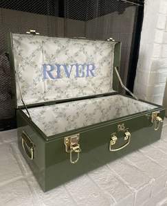 Cofre metálico premium, organizador de maleta rosa, baúl de almacenamiento para regalos, caja de almacenamiento con cierre dorado, maleta rosa retro, estuche de tocador. - Product Image 1