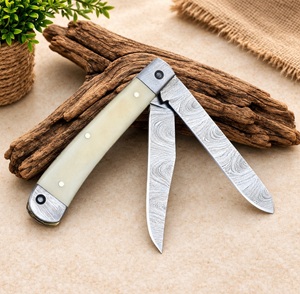 Cuchillo Plegable de Acero de Damasco de Grado Industrial Hecho a Mano con Mango de Hueso y Funda de Cuero para Acampar al Aire Libre - Product Image 2
