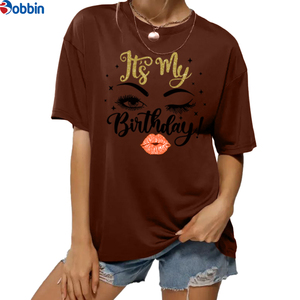 Camiseta Deportiva Casual Holgada de Poliéster Ecológico Transpirable para Mujer con Hombros Caídos y Letras Doradas Personalizada - Product Image 3