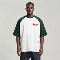 Vêtements urbains tendance avec des coutures durables et des formes confortables pour un style quotidien. T-shirts oversize pour hommes pour une tenue décontractée.