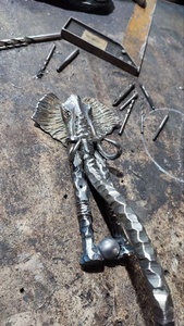 Poignée de porte carrée en fer forgé résistant à la rouille - Pièce décorative de style traditionnel avec finition thermolaquée - Product Image 6