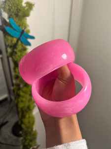 Bracelet large en résine à pois blancs et noirs, motif géométrique, bijou de main en acrylique pour femme, ornement de poignet en plastique épais - Product Image 3