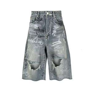 Pantalones Cortos Bermuda de Mezclilla Rasgados de Cintura Alta para Hombre con Estampado de Letras Dibujadas a Mano, Cierre de Botones, Estilo Urbano, de Lona de Algodón - Product Image 1