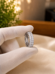 Anillo de compromiso de doble fila de diamantes de corte redondo de plata de ley 925 con banda de eternidad completa, anillo clásico de moissanita para mujer - Product Image 6