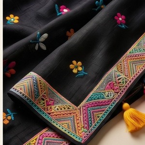 Sari de Algodón Negro con Trabajo de Espejos y Pompones, Estilo Banarasi Indio Bollywood, para Fiestas, Precio Bajo, Material Modal Organza - Product Image 4