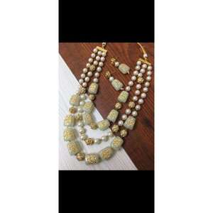 Fabricant et grossiste indien de colliers et boucles d'oreilles en laiton finement perlé, plaqué or antique, avec perles vertes et rouges pour les mariages féminins - Product Image 6